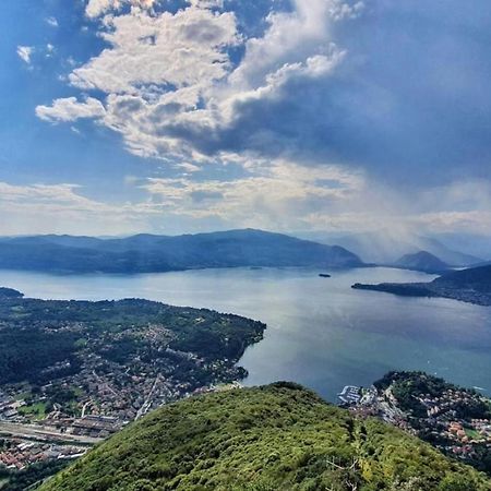 Casa Chia Lago Maggiore ลาเวโน ภายนอก รูปภาพ