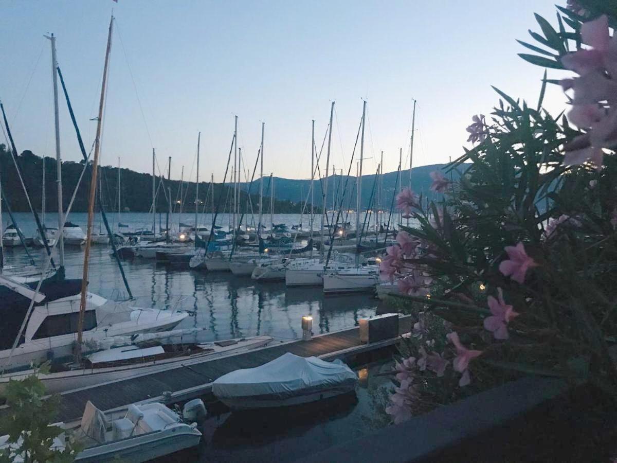 Casa Chia Lago Maggiore ลาเวโน ภายนอก รูปภาพ